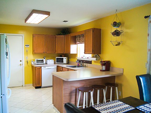 3rd image of 37 Pine St