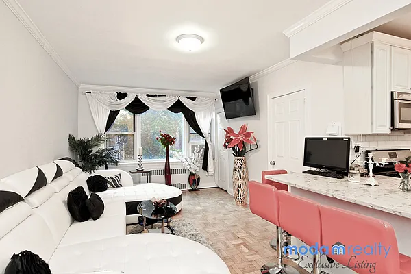 Sold by Moda Realty | media 2