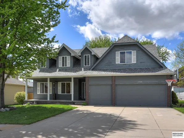 11006 S 210th St, Gretna, NE 68028