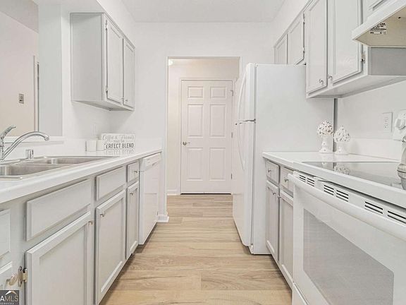 4th image of 300 Johnson Ferry Rd NE Unit A203