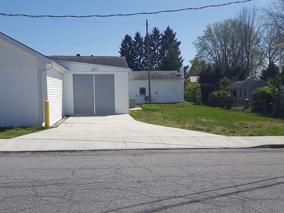 2nd image of 25 Maple Ave