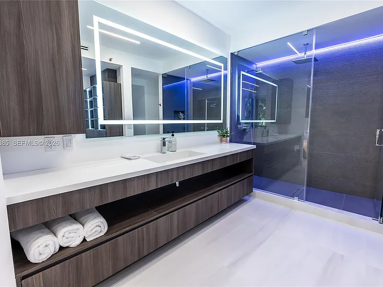 3600 Mystic Pointe Dr #114 — Photo 12