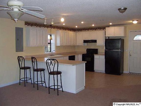 2nd image of 812 Maggie Dr