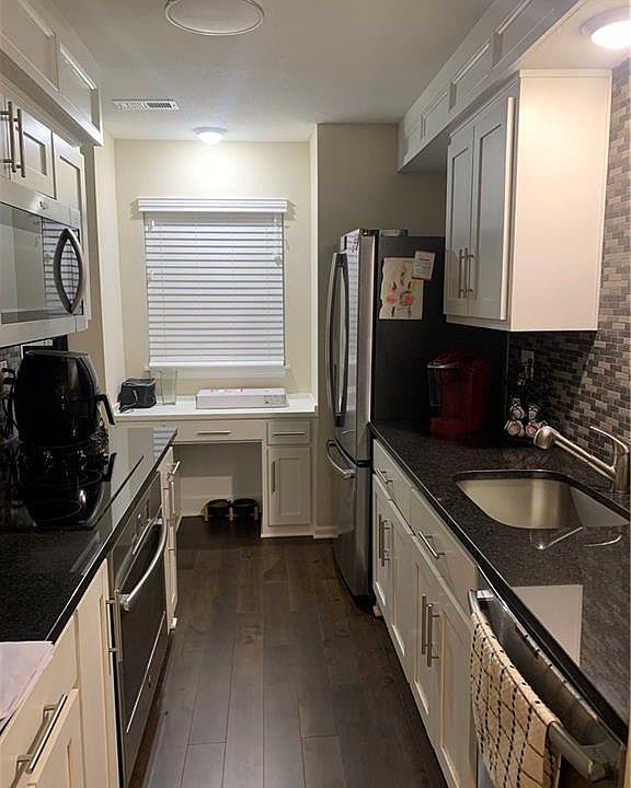 2nd image of 263 NE Bayview Dr