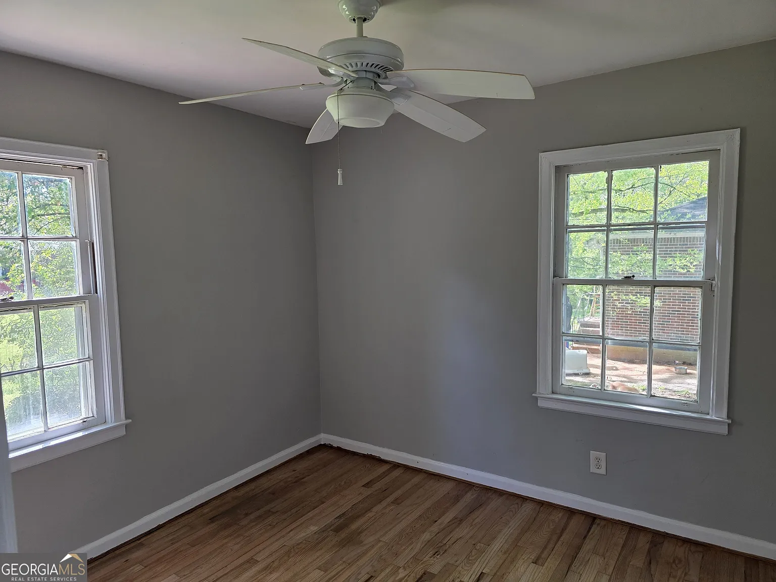 3 bed, 1.0 bath, 950 sqft, $1,295 — Photo 2