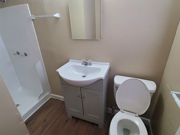 5th image of 953 6th St SE APT 7