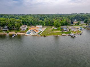 1044 N Eagle Lake Dr, Kalamazoo, MI 49009
