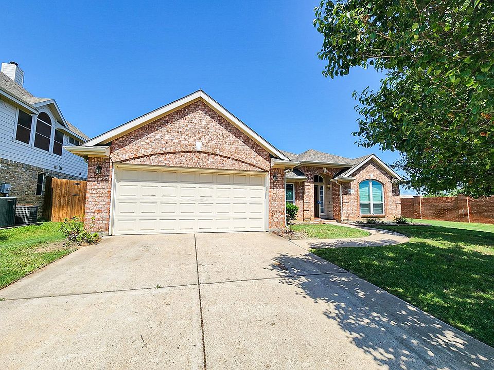 1st image of 2100 Crestwood Trl