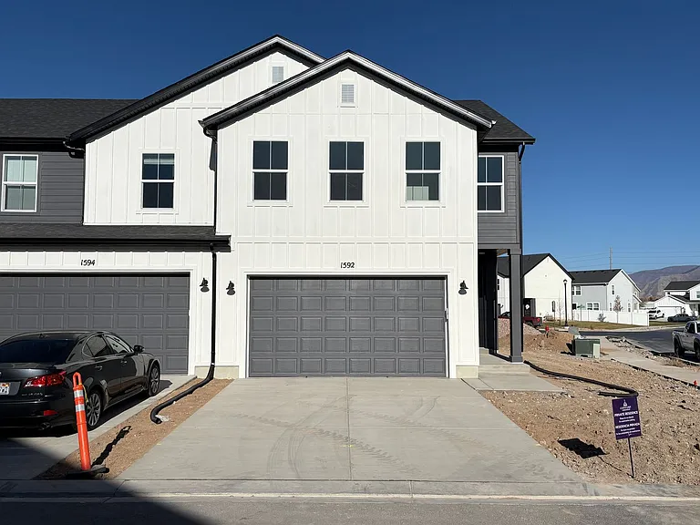 1592 N Summer Springs Cv — Photo 1