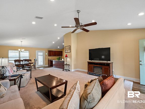 4th image of 207 Lakefront Cir