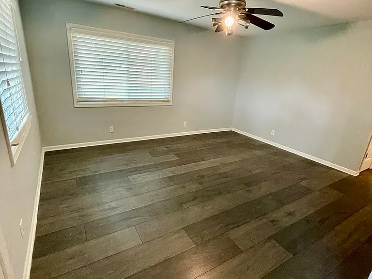 2367 Carnation Dr — Photo 3