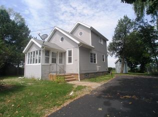 19490 W Cleveland Ave, New Berlin, WI 53146