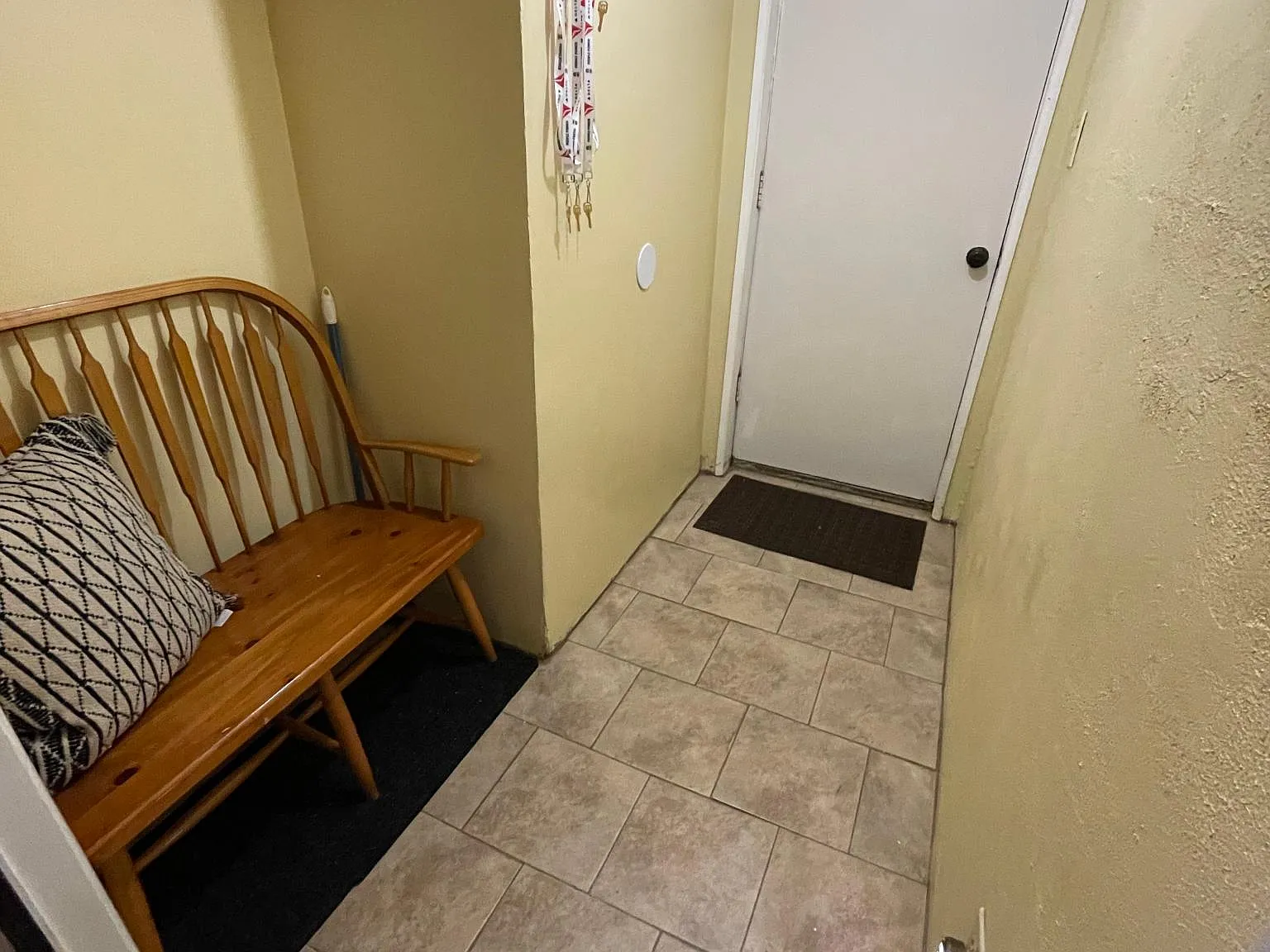 4 bed, 2350 sqft, $850 — Photo 2