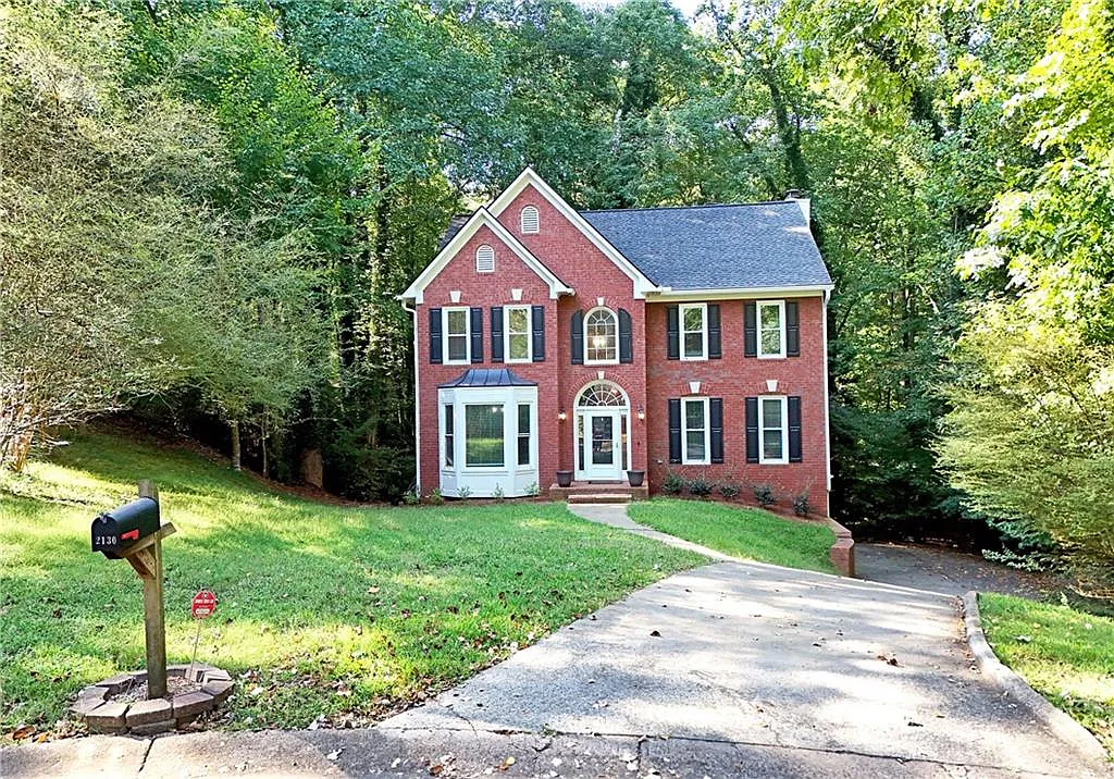 4 bed, 2.5 bath, 2260 sqft, $2,990 — Photo 3