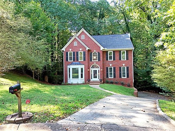 3rd image of 2130 Hickory Cv