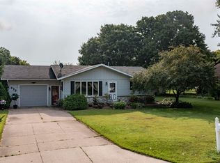 322 Alice Ln, Manawa, WI 54949