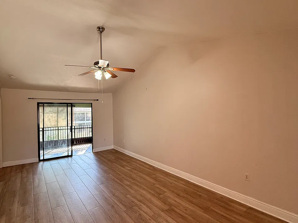 556 Breckenridge Vlg #210