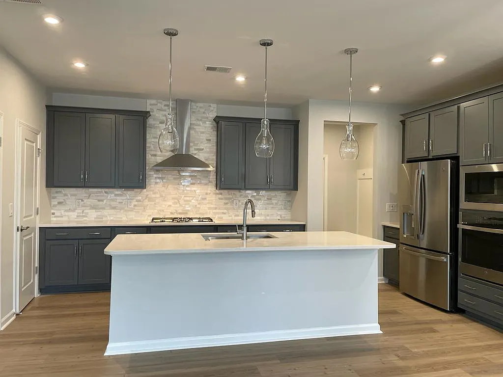 3 bed, 2002 sqft, $2,150 — Photo 4
