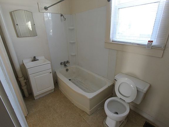 4th image of 1429 Judson St #A