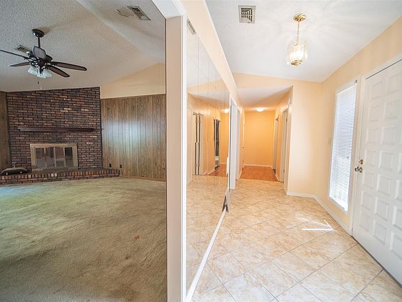 4th image of 7906 Charter Oaks Dr