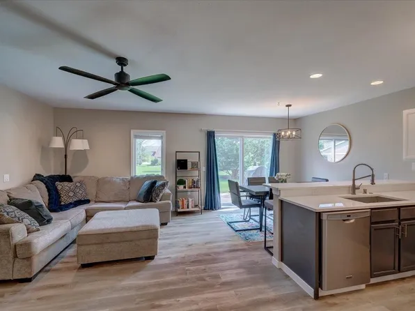 322 Alpine Meadows Circle #322, Oregon, WI 53575