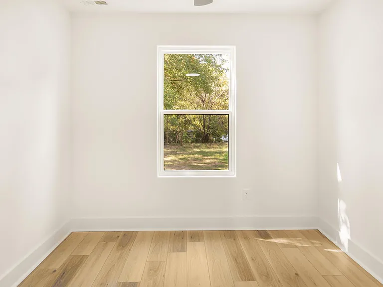 571 Buford St NW — Photo 12
