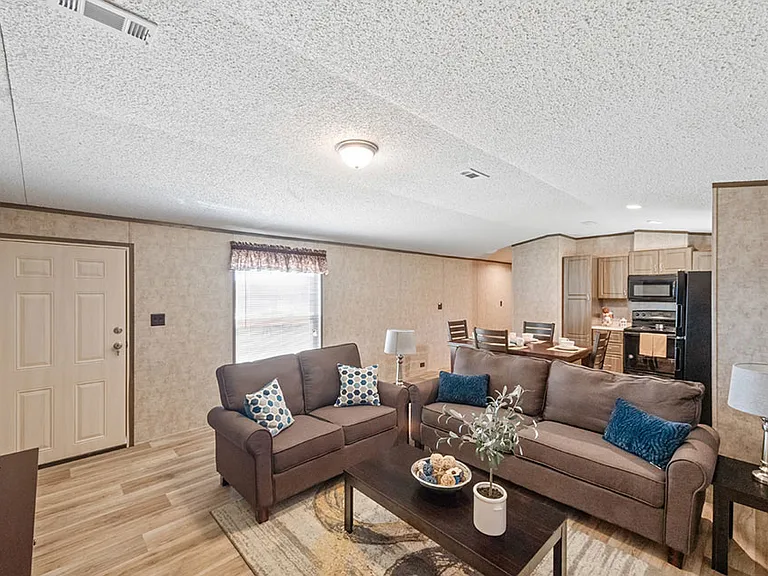 Large TV & Family Room
