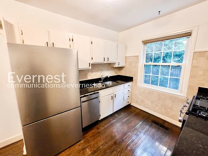 2 bed, 1.0 bath, 1050 sqft, $1,995 — Photo 2
