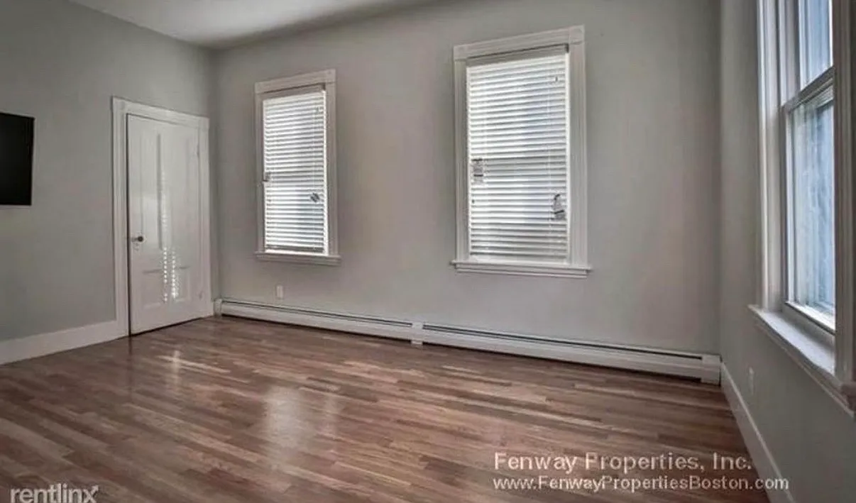 2 bed, 700 sqft, $2,350 — Photo 2