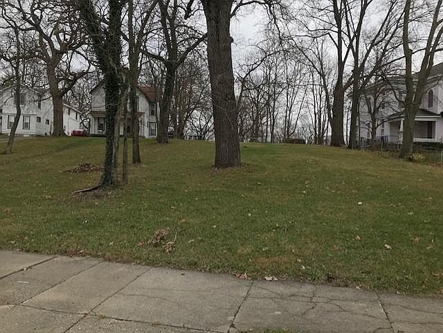 2nd image of 325 Curtis St