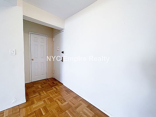 4th image of 33 Greenwich Ave APT 8J