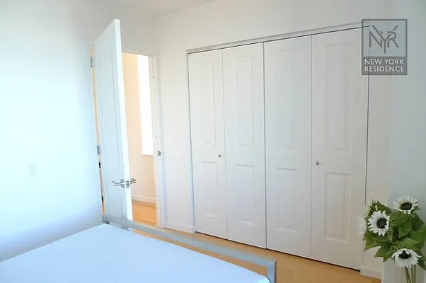 Rented by New York Residence | media 32