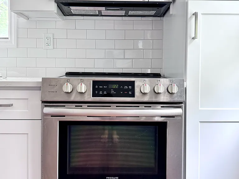 883 Park Ave — Photo 6