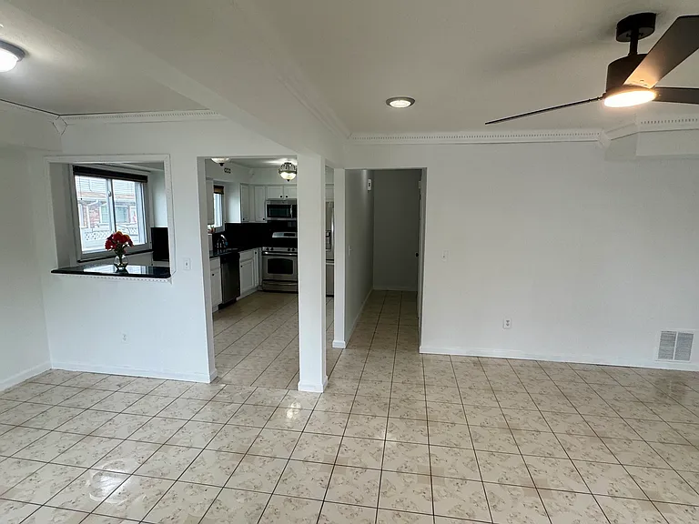 49 Country Dr W — Photo 6