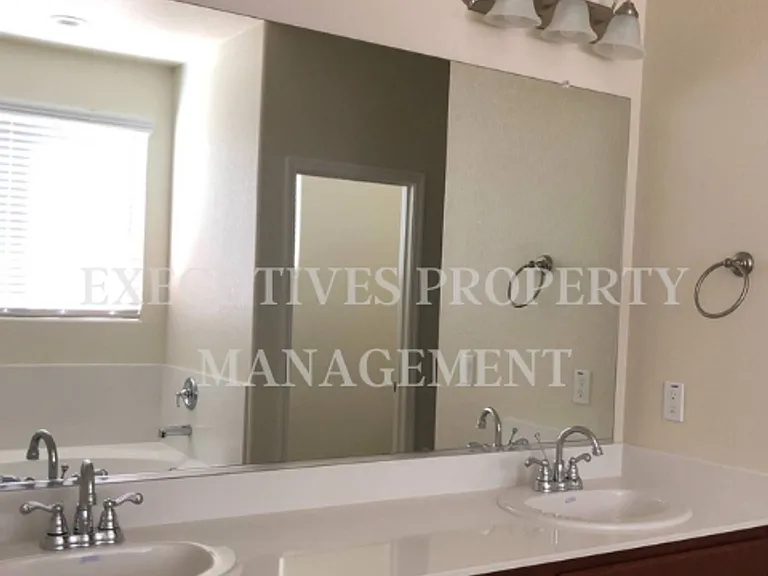 1470 Woodbury Ct — Photo 12