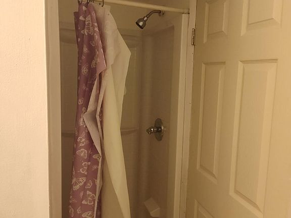 4th image of 412 Walnut St #3