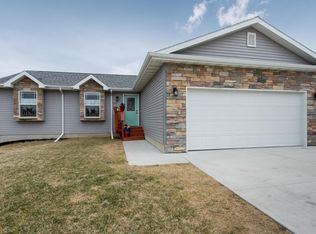 707 Patchett Dr NE, Mitchellville, IA 50169