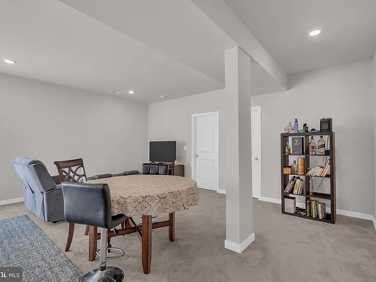 131 Thornton Way — Photo 32