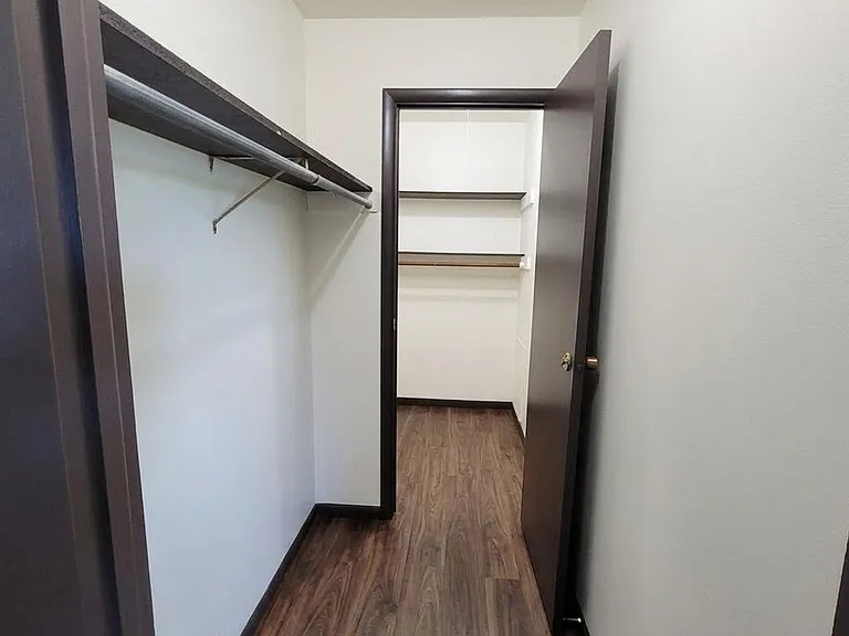 Canterbury Court Apartments — Photo 28