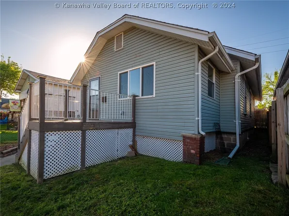 122 10th Ave, South Charleston, WV 25303