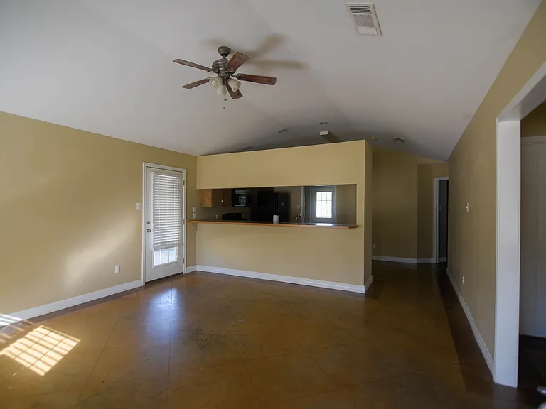 2506 Redwood St — Photo 5