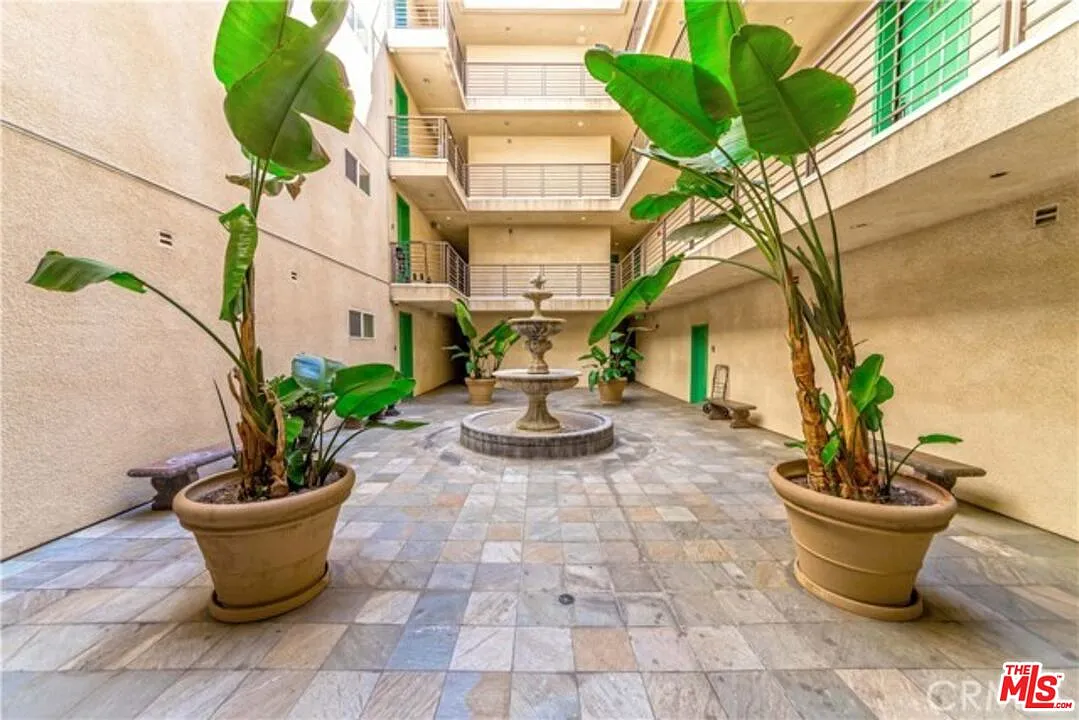 2 bed, 2.0 bath, 960 sqft, $2,600 — Photo 4