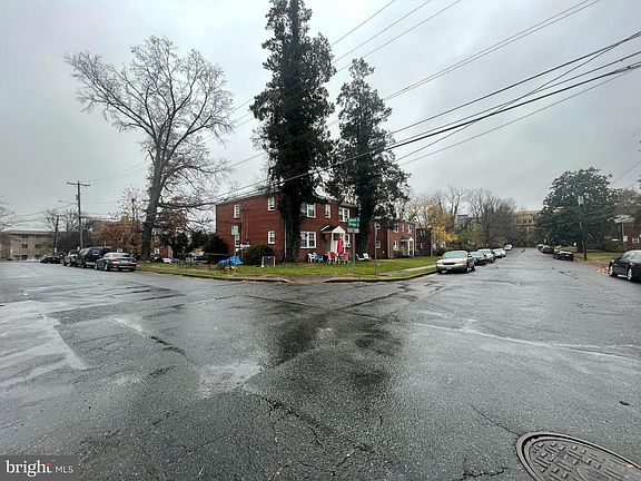 2nd image of 303 Shirley St