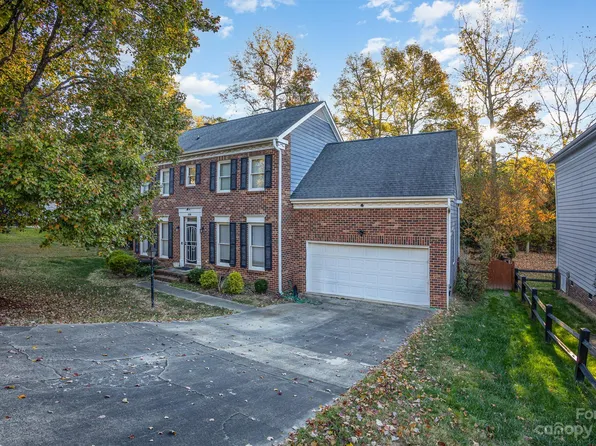 806 Grays Creek Ln, Charlotte, NC 28214