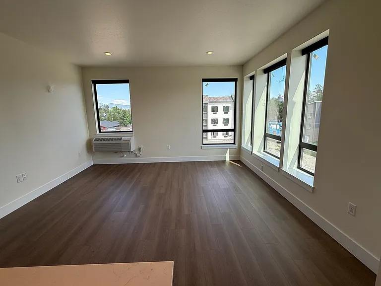 702 Victory Ln — Photo 36