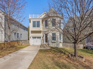 10826 1st St, Fairfax, VA 22030