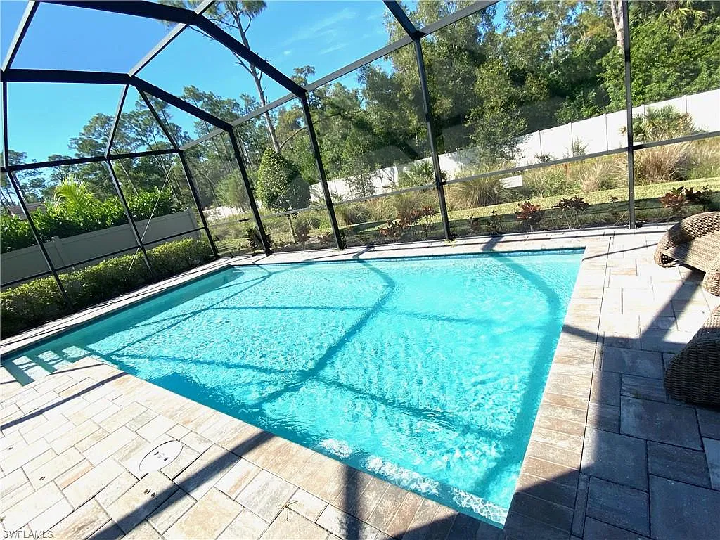 3 bed, 2.5 bath, 2402 sqft, $4,500 — Photo 2