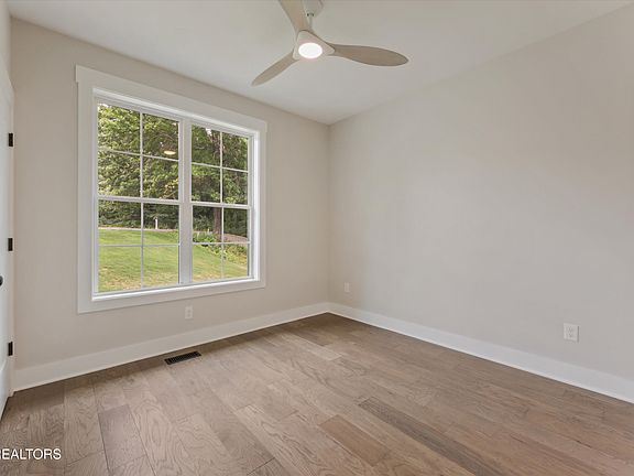 5th image of 456 Fore Dr