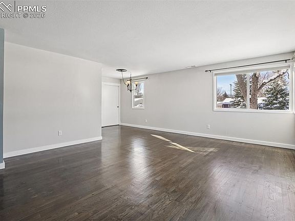 5th image of 2621 Wren Dr