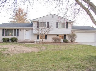 6366 Walker Dr, Troy, MI